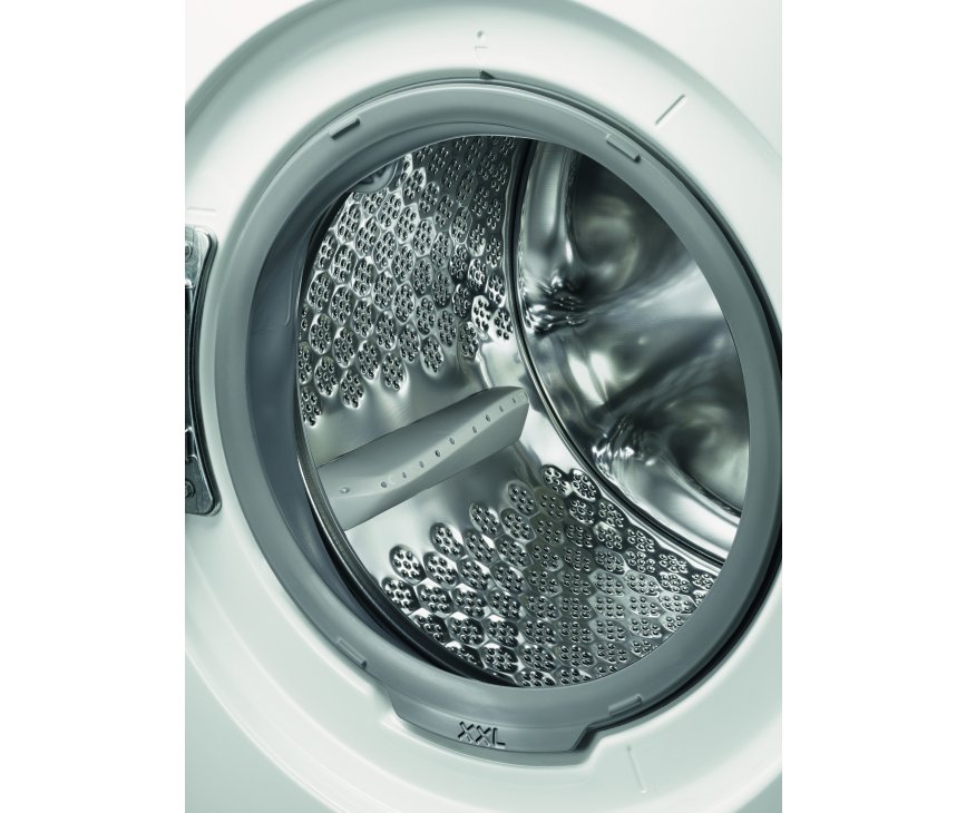 De Electrolux EWF1697HNW wasmachine is voorzien van de vernieuwde trommel en heeft een vulgewicht van 9 kg.