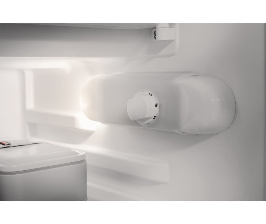 Heldere LED verlichting in de Indesit IN TSZ 1612 onderbouw koelkast