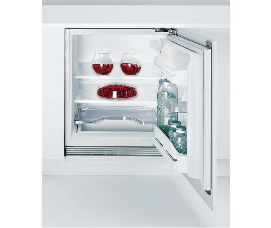 De Indesit IN TS 1612 onderbouw koelkast is geschikt voor plaatsing onder het aanrecht