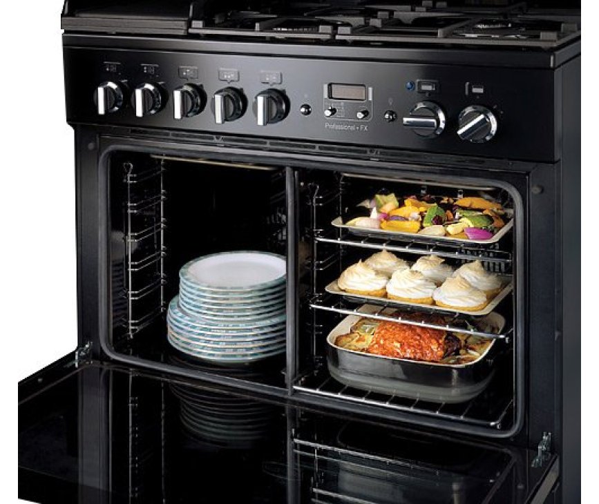 En dezelfde oven is door middel van een gepattenteerd tussenstuk als dubbele oven te gebruiken