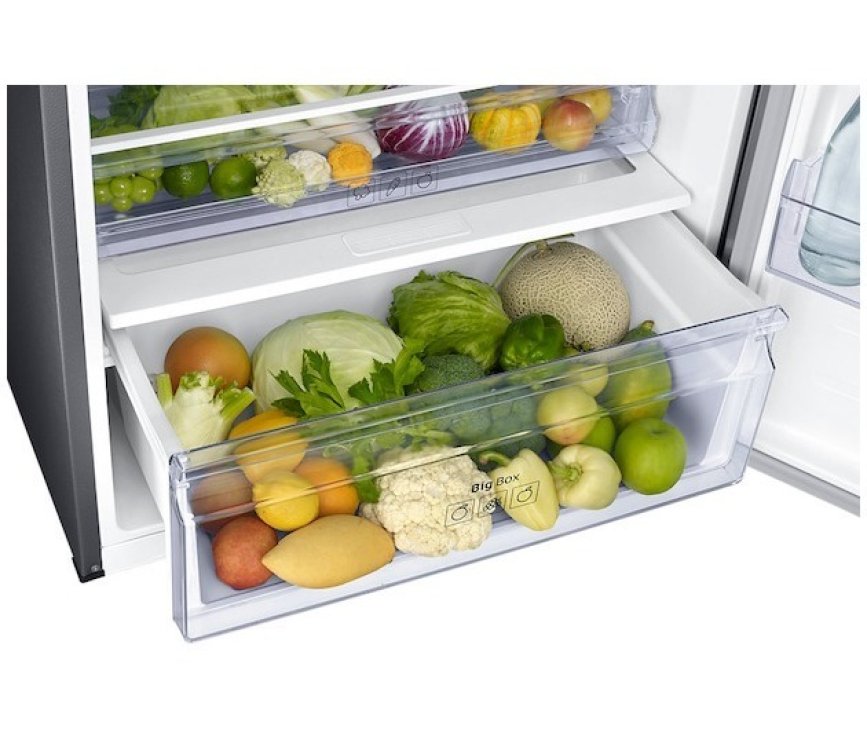 Praktisch is de ruime groentelade onderin de Samsung RT53K6315SL koelkast