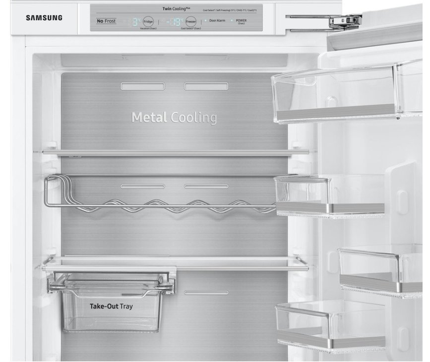 Praktisch is het Metal Cooling systeem geplaatst op de achterwand van de Samsung BRB260187WW