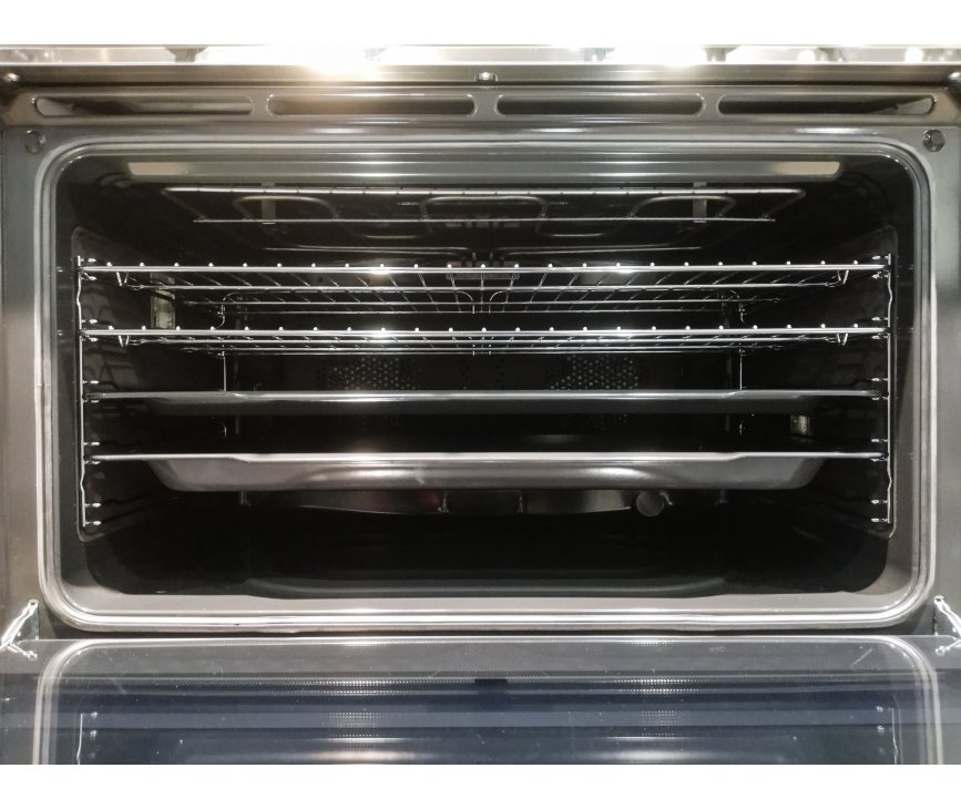 De oven van het Smeg C9CIMX9 inductie fornuis heeft een zeer ruime inhoud