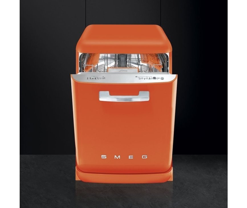 De Smeg LVFABOR is een oranje vaatwasser uitgevoerd in retro jaren'50 stijl