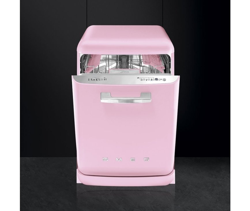 De Smeg LVFABPK is uitgevoerd in retro jaren'50 design in de kleur roze
