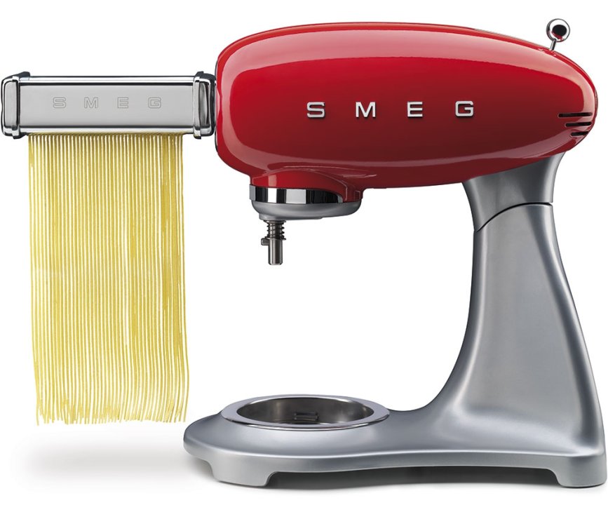 Met behulp van apart leverbare accessoires kan de Smeg SMF02RDEU ook voor de bereiding van verse pasta gebruikt worden.