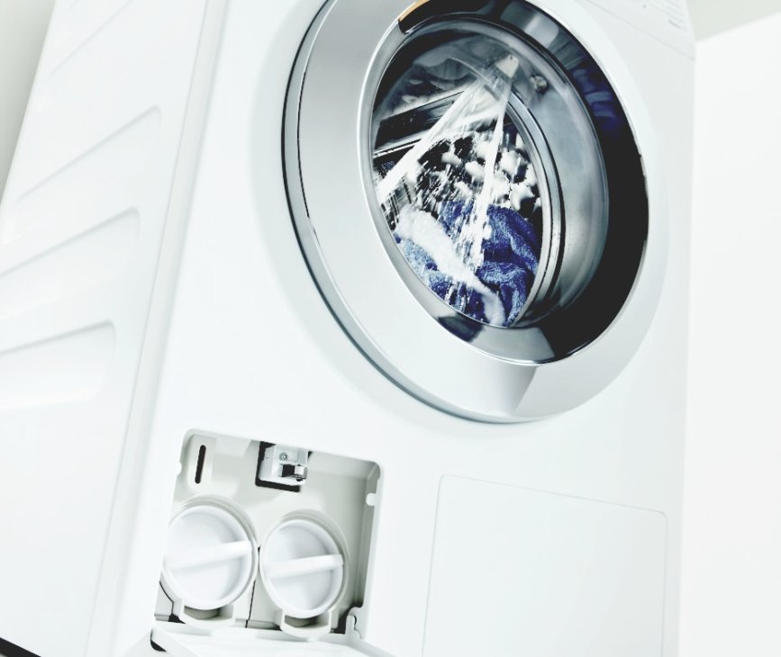 De Miele WMF 120 WCS wasmachine  is voorzien van PowerShower voor directe bevochtiging van het wasgoed