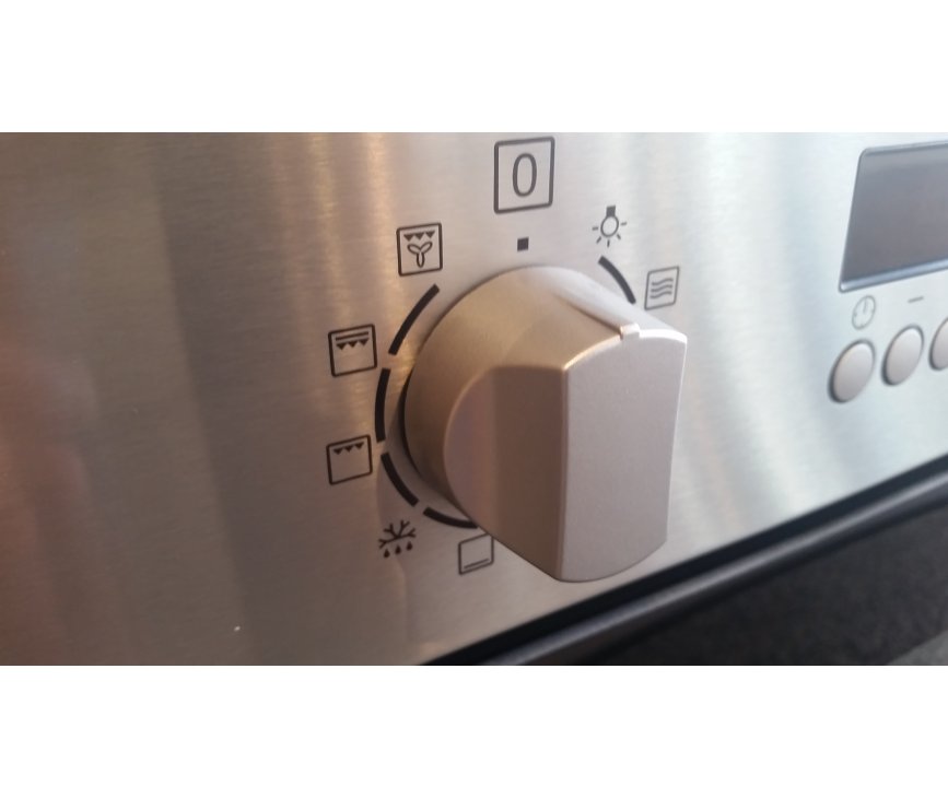 Met de linker knop van de Zanussi ZNF44X kunt u de gewenste oven / magneron functie instellen