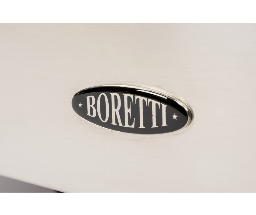 Het logo van Boretti is onder de ovens op de klep geplaatst