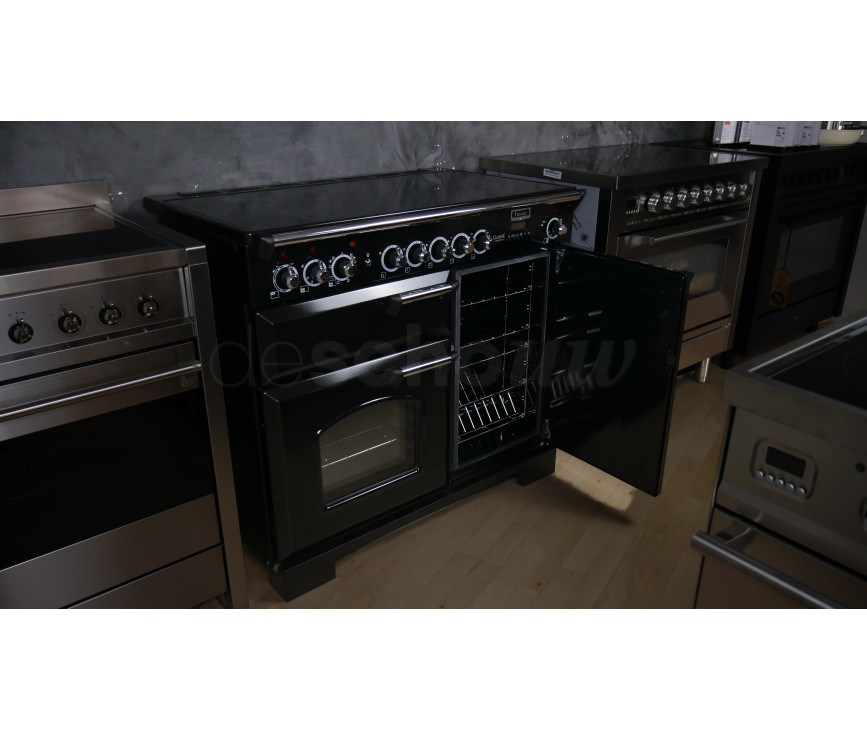Falcon Classic Deluxe 100 inductie fornuis in de kleur zwart met chroom beslag