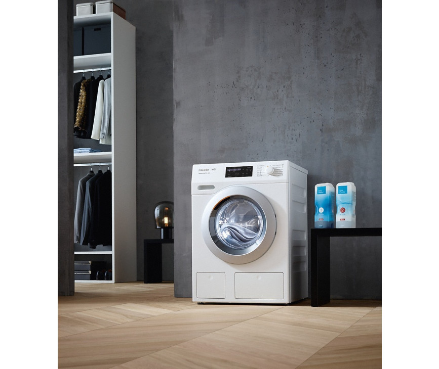 De Miele WCE670 heeft een schuin geplaatst bedieningspaneel welke eenvoudig in te stellen is.