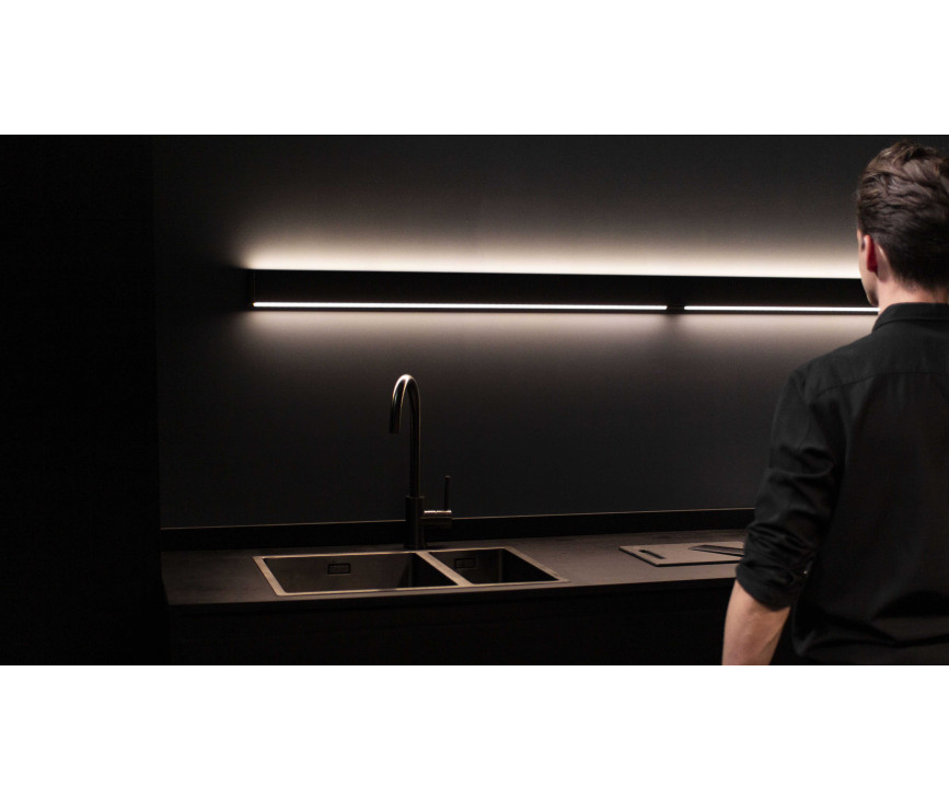 Novy Wall 240 wandplank met keuken verlichting