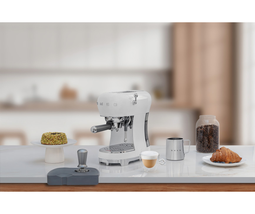 Smeg ECF02WHEU koffiemachine / espressomachine - wit