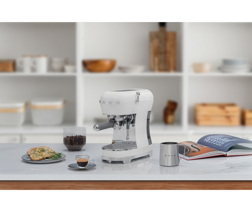 Smeg ECF02WHEU koffiemachine / espressomachine - wit