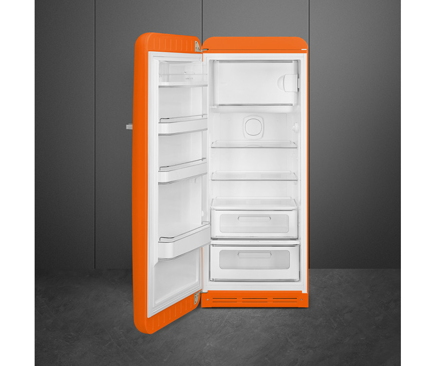 De Smeg FAB28LOR5 is eenvoudig te bedienen door middel van een draaiknop