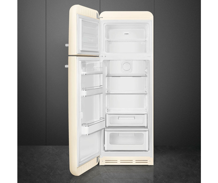 De nieuwe Smeg FAB30LCR5 heeft een sterk verbeterd interieur met een 0 graden zone onderin