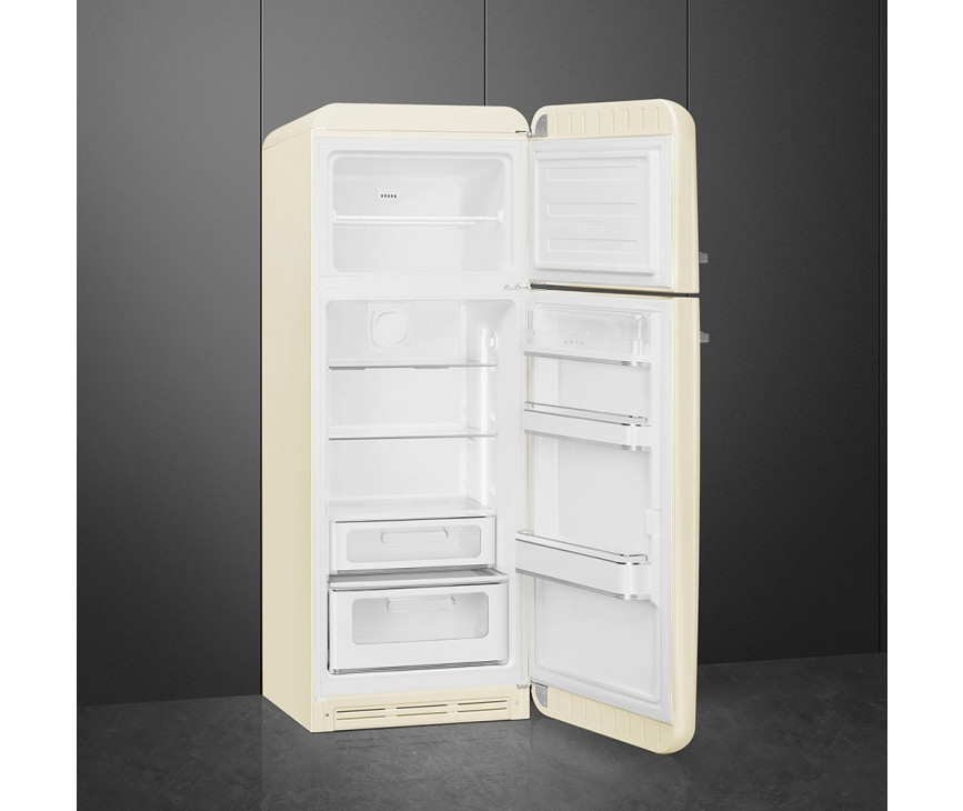 De Smeg FAB30RCR5 is een rechtsdraaiende uitvoering uitgevoerd in de kleur creme