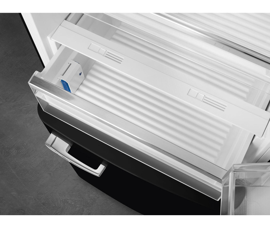 Pratkisch is de 0 graden Life Plus lade in de Smeg FAB38RBL5 koelkast