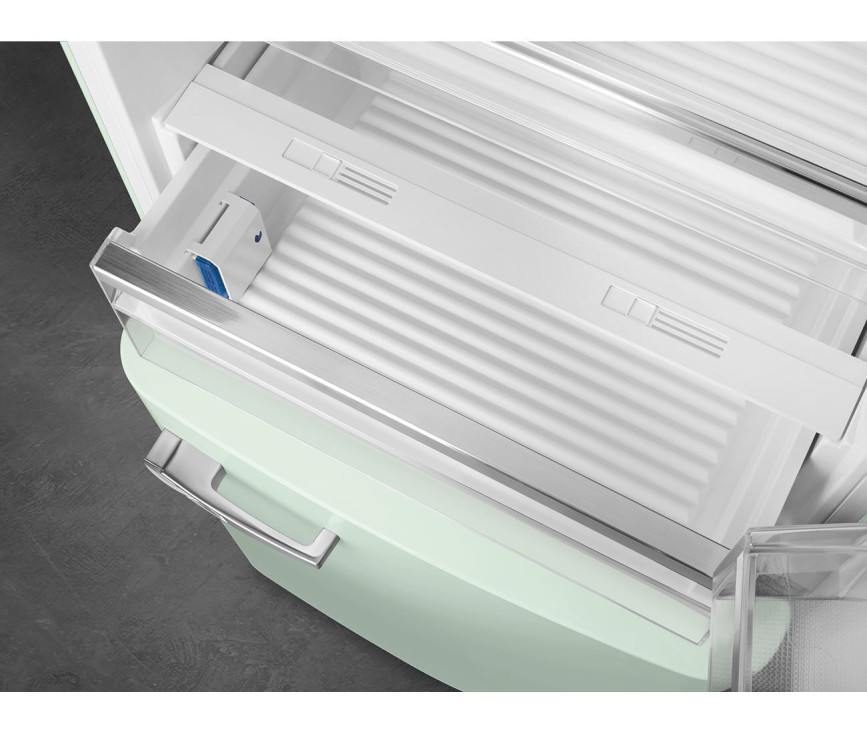 Praktisch is de 0 graden Life Plus lade in de Smeg FAB38RPG5 koelkast