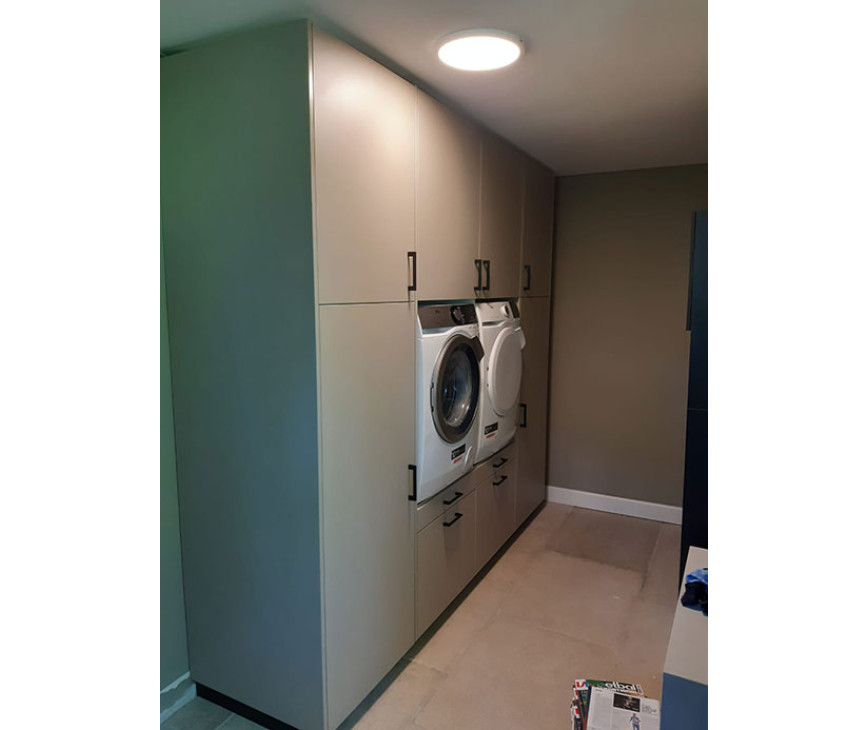 De wasmachine kast FULL HOUSE is zeer praktisch en in verschillende kleuren leverbaar.
