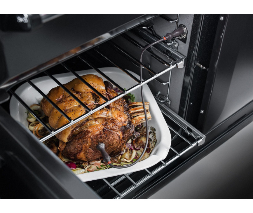 Heerlijk grillen in de aparte grilloven van de Aga Masterchef Deluxe 110 fornuis inductie
