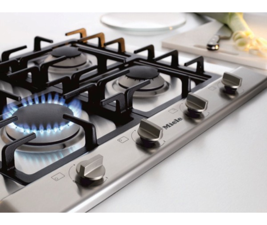 De Miele KM2010G heeft een sterkbrander linksvoor