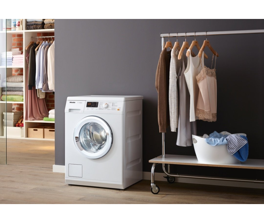 Het ontwerp van de nieuwe Miele Miele WDA 110 is tijdloos en fraai uitgevoerd met de chromen deur