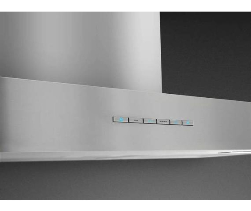 Praktisch is de tiptoets bediening op de rand van de Smeg KBT900XE wand afzuigkap