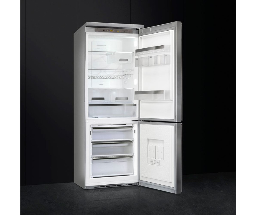 Foto van de binnenzijde van de Smeg FA3905LX5
