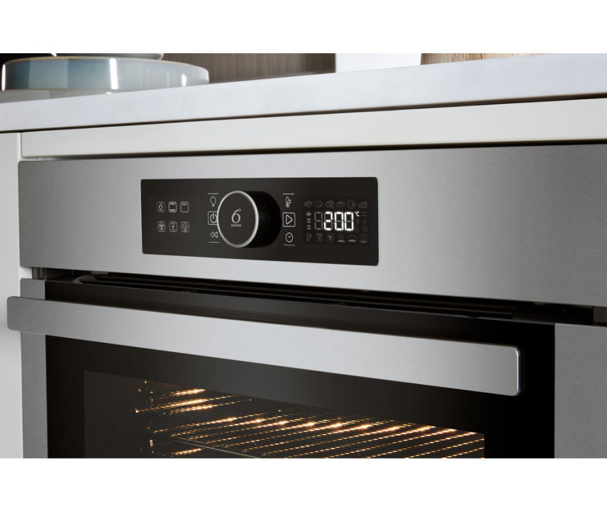 Het bedieningspaneel van de Whirlpool AKZ9 6220 IX inbouw oven