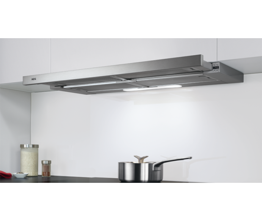 Foto van de AEG DPB5950M geplaatst in een keuken.  De vlakscherm optie geeft daarbij een rustig beeld aan de keuken
