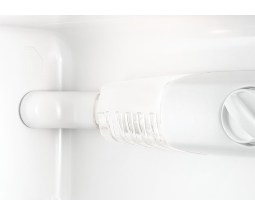 Dankzij de heldere verlichting heeft u goed zicht in de AEG RTB81521AW koelkast tafelmodel