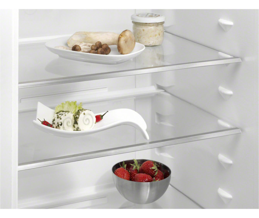 De Aeg S53420CNX2 koelkast RVS is voorzien van glazen legplateaus