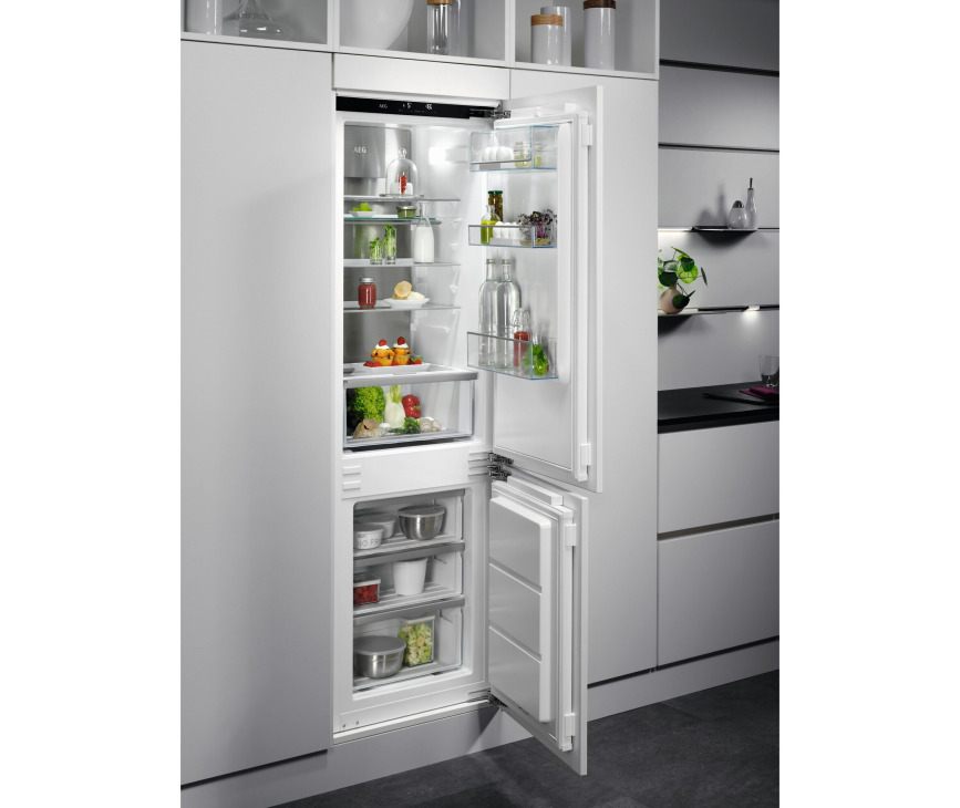 AEG SCE818E8MF inbouw koelkast - nofrost - nis 178 cm.