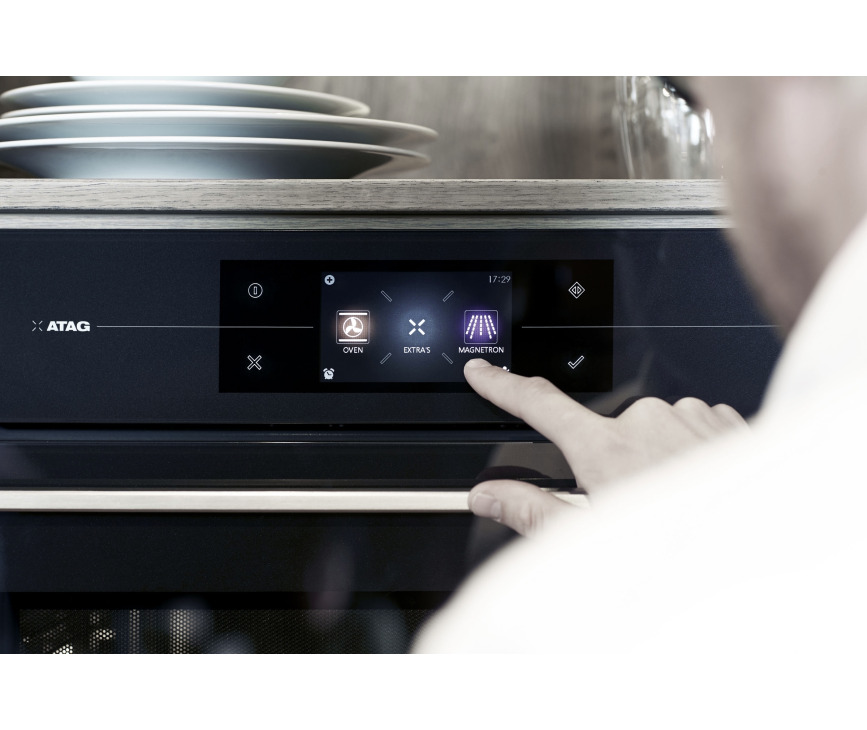 De Atag CX4674M is eenvoudig te bedienen door middel van het touch screen
