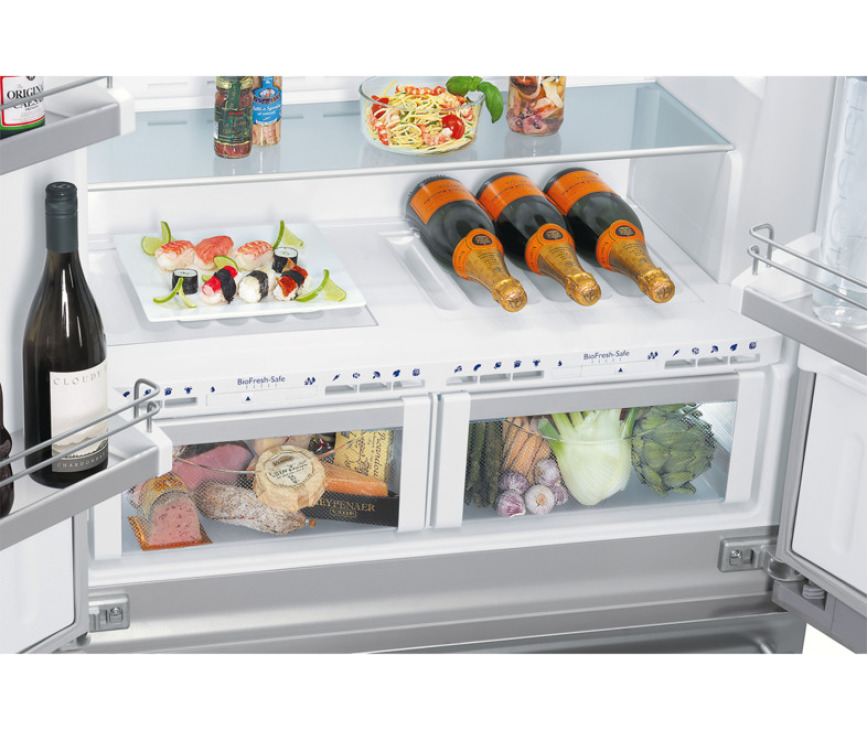 Door de dubbele deur heeft de Cbnes6256 de volledige 90 cm. aan binnenruimte. Ideaal en heel ruim