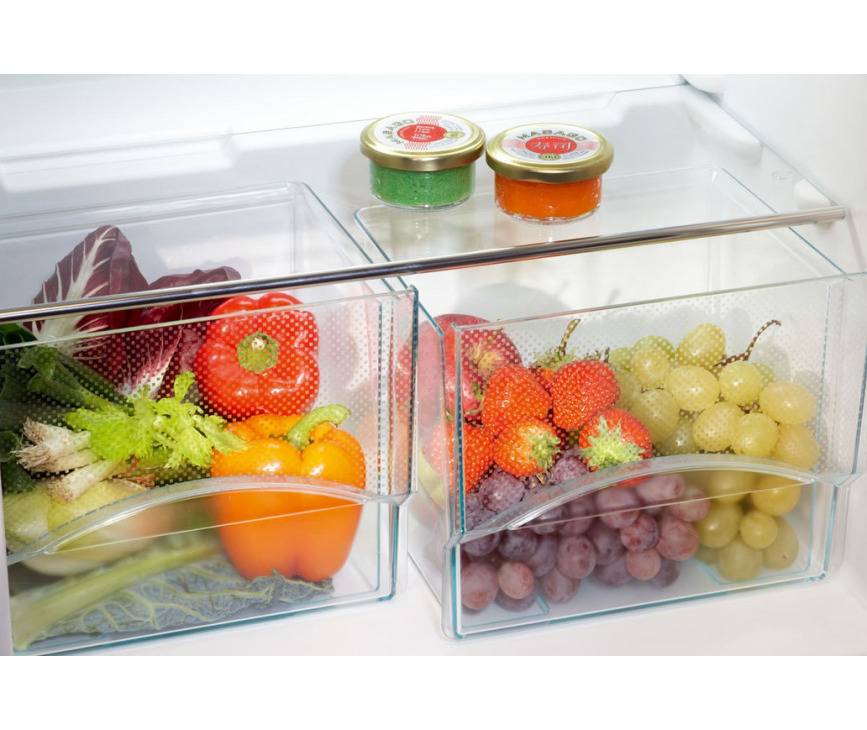 Dankzij de twee groentenlades in de CNsl3033 is het mogelijk apart groente en fruit op te bergen