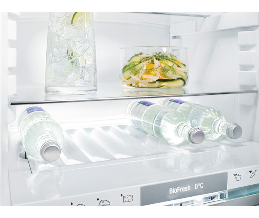 Led achterwand van de Liebherr KBes3750