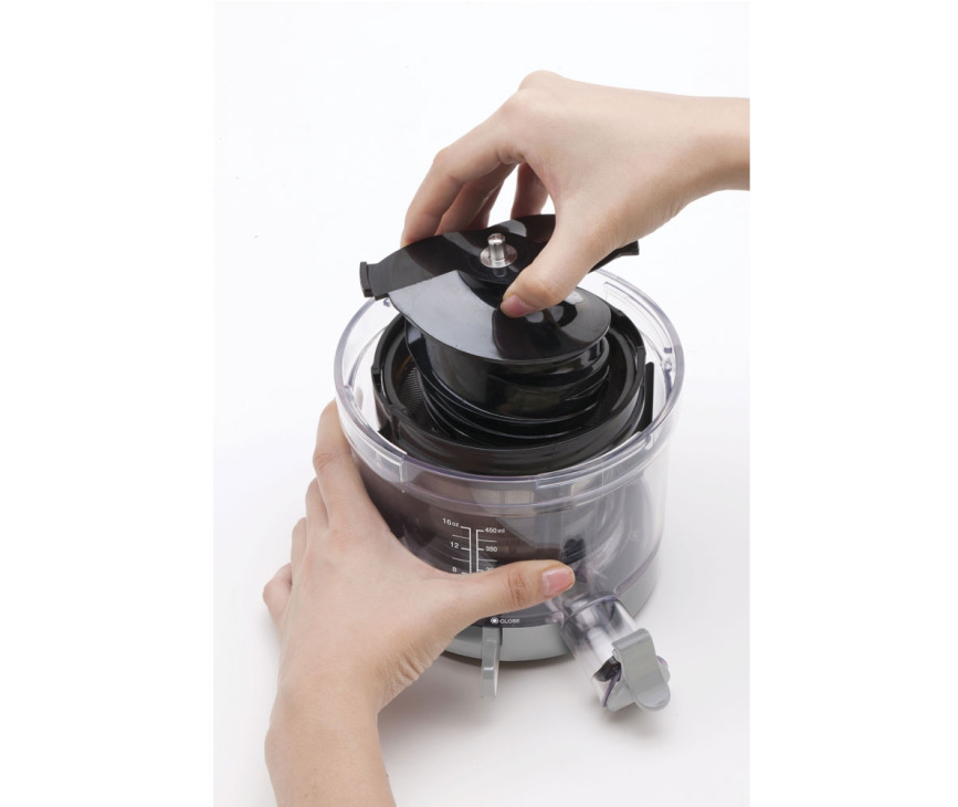 Smeg SJF01CREU slow juicer
