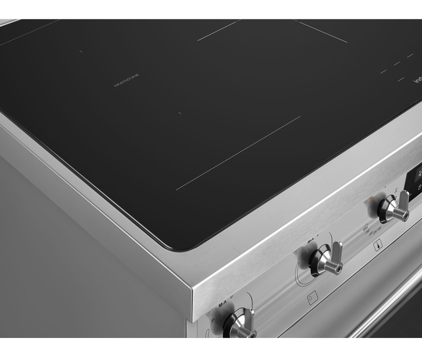 De Smeg C9CIMX9-1 heeft strakke rechte hoeken en is zodoende fraai te combineren in vrijwel iedere keuken.