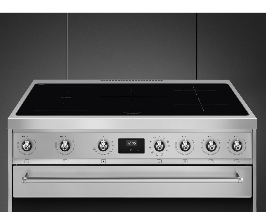Het display in het midden van de Smeg C9CIMX9-1 ondersteund de instelling van de oven.