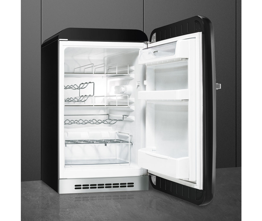 Afbeelding van de binnenzijde van de SMEG koelkast zwart FAB10HRBL5