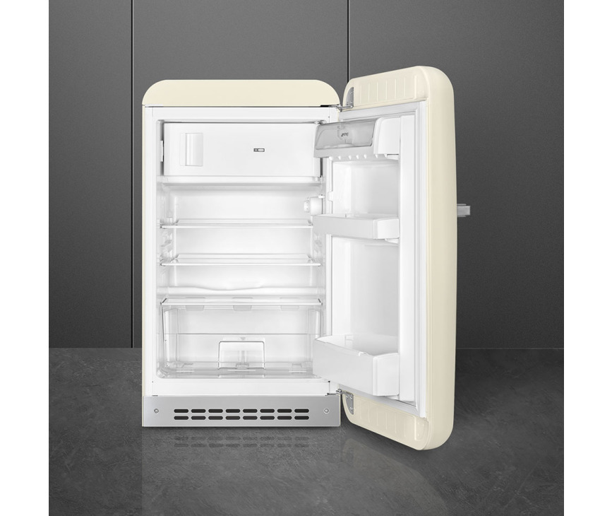 Foto van de binnenzijde van de Smeg FAB10RCR5