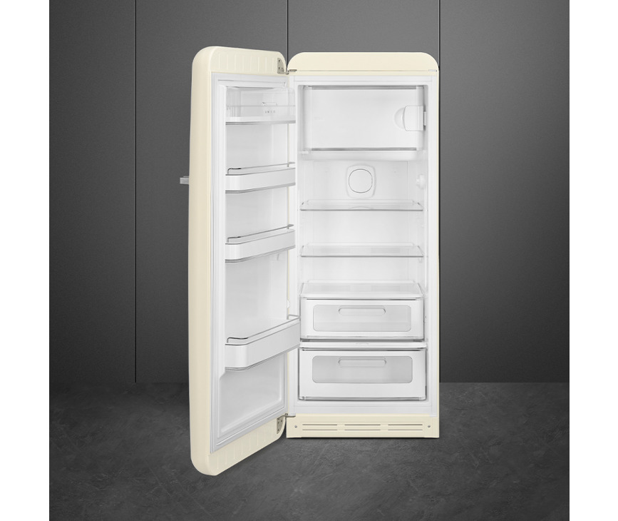 Het interieur van de Smeg FAB28LCR5 koelkast crème - linksdraaiend