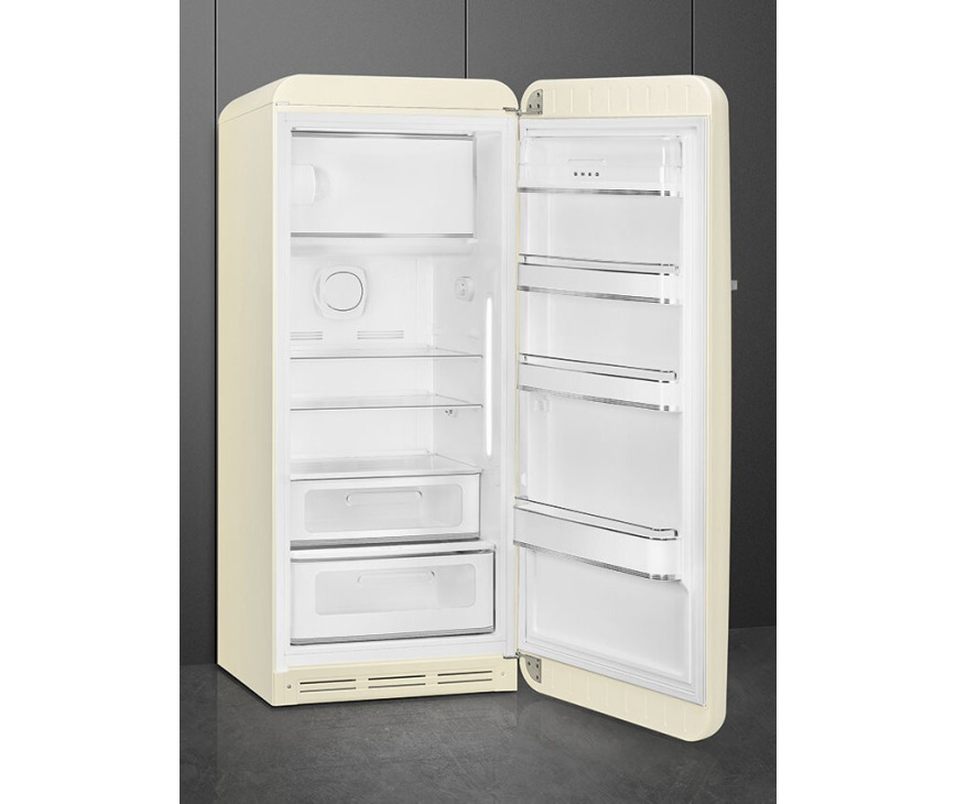 Overzichtsafbeelding van het interieur van de Smeg FAB28RCR5 koelkast creme - rechtsdraaiend