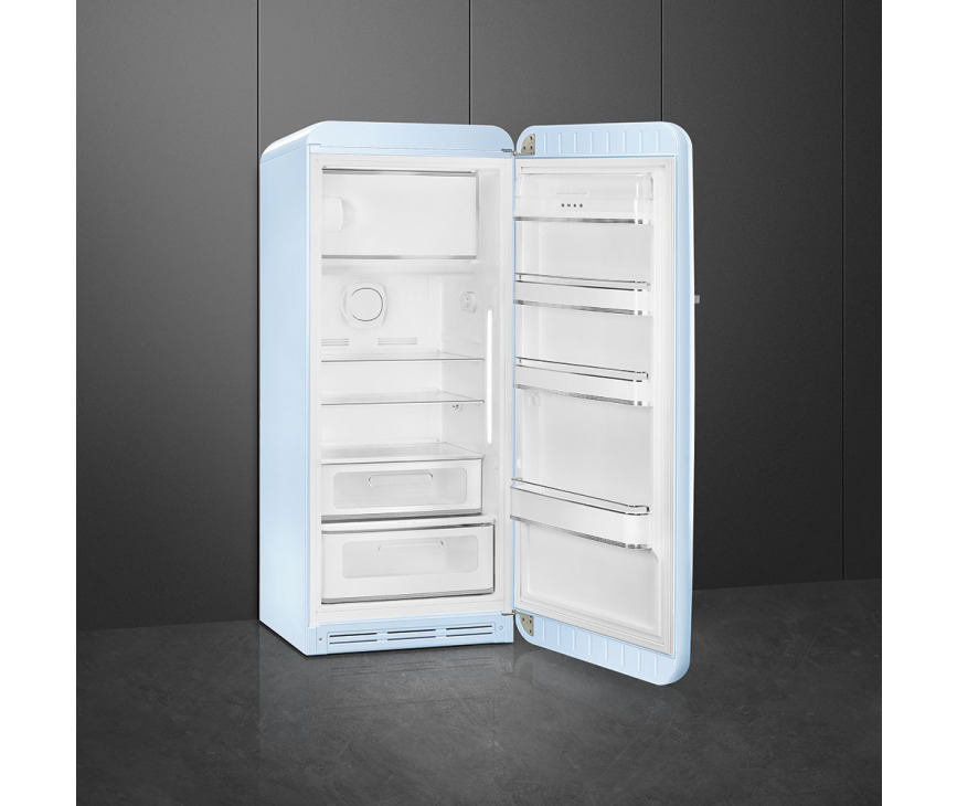 De Smeg FAB28RPB5 koelkast blauw - rechtsdraaiend is ook rondom uitgevoerd in stralend hemelsblauw