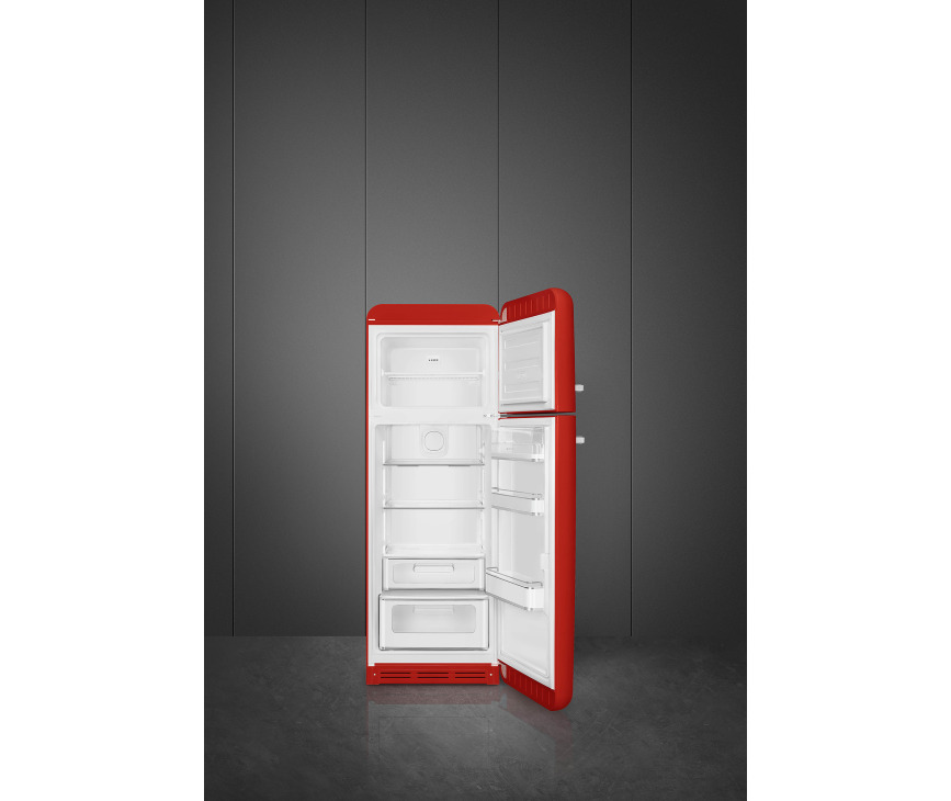 Foto van de binnenzijde van de nieuwe Smeg FAB30RRD5 koelkast
