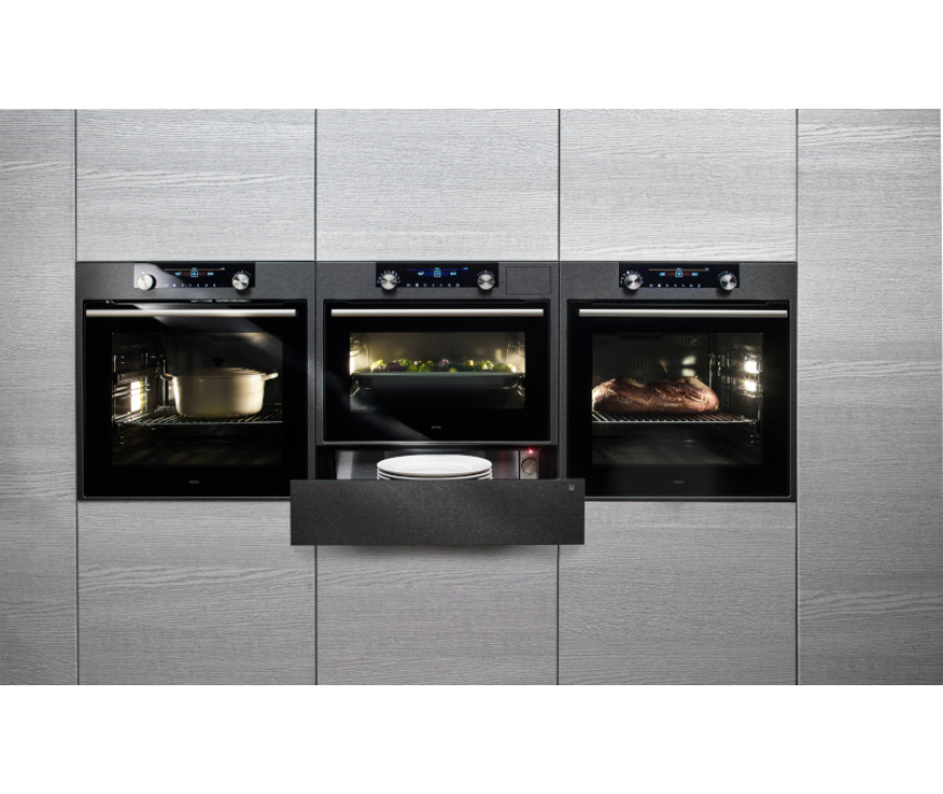De Atag CS4612D kan fraai gecombineerd worden met andere Black Steel apparaten uit deze lijn