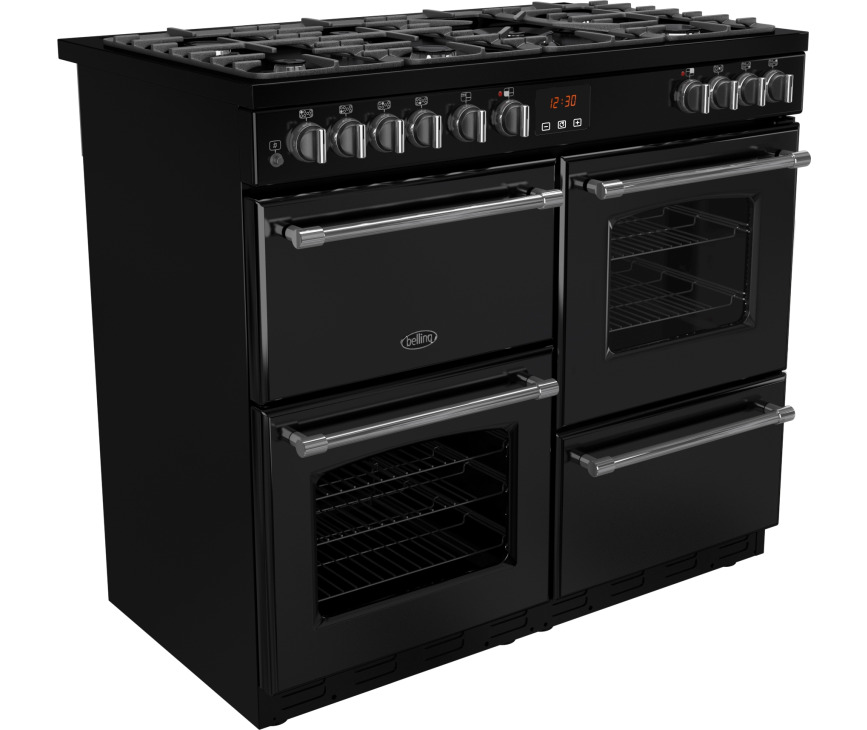 Praktisch zijn de drie verschillende ovens en de opbergruimte rechtsonder