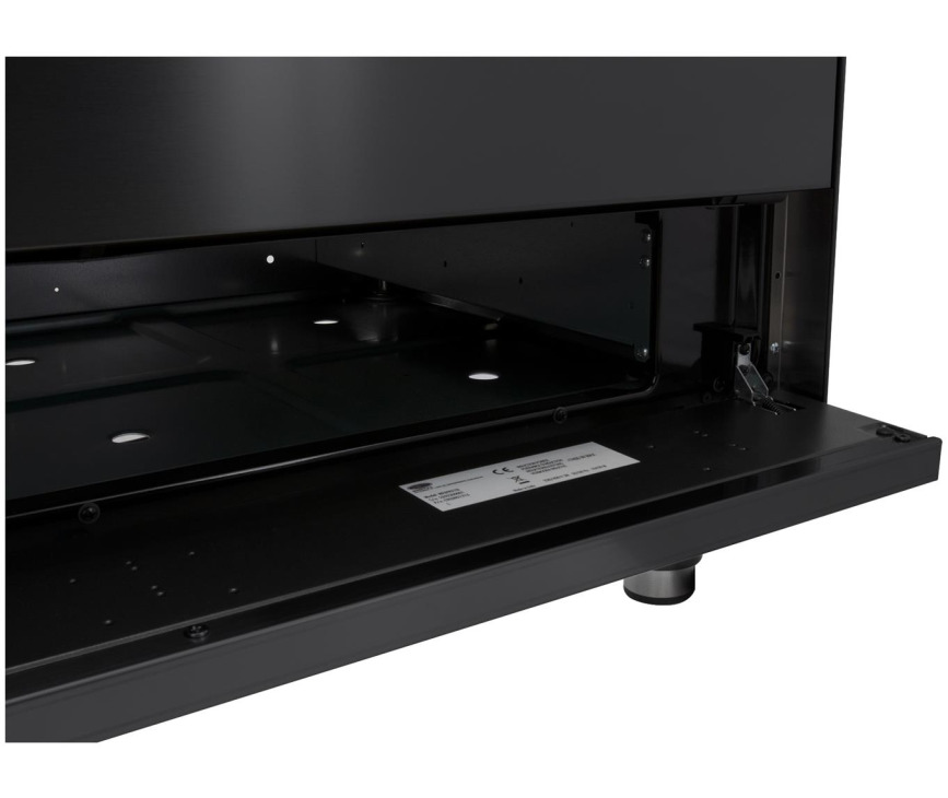 De Boretti MFBI901AN heeft een ruime opbergplek voor roosters en bakplaten onder de oven